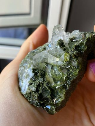 Raro epidoto con quarzo