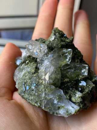 Raro epidoto con quarzo