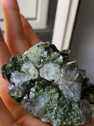 Raro epidoto con quarzo