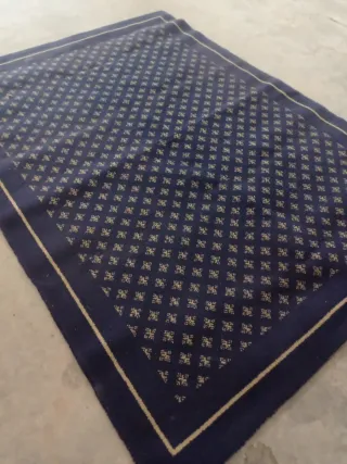 Tappeto blu e oro in lana per soggiorno