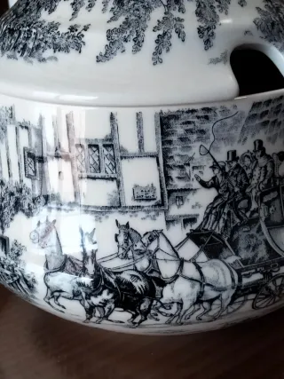 Sopera antigua marca San Claudio