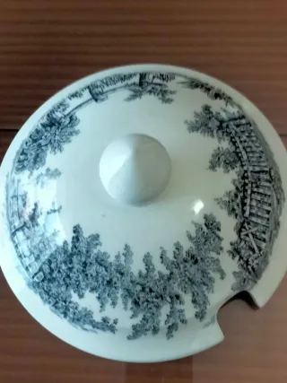 Sopera antigua marca San Claudio