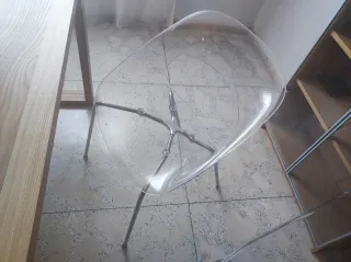 Cuatro sillas transparentes Ikea Corte Inglés