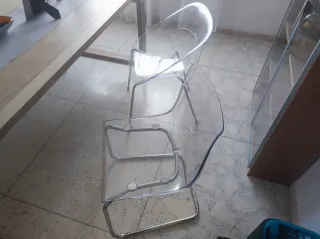 Cuatro sillas transparentes Ikea Corte Inglés