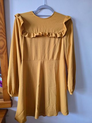 Vestido Zara corto mostaza volantes Talla M
