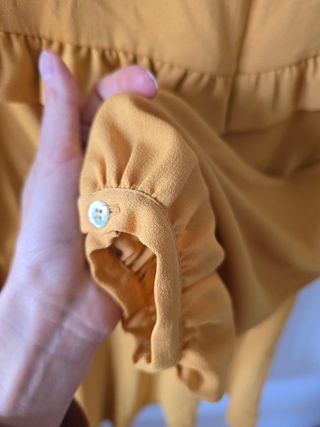 Vestido Zara corto mostaza volantes Talla M