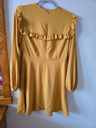 Vestido Zara corto mostaza volantes Talla M