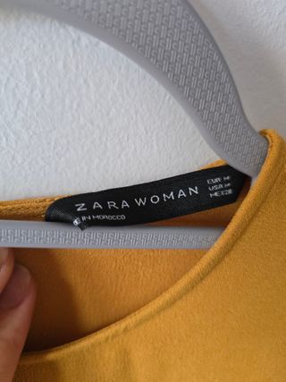 Vestido Zara corto mostaza volantes Talla M