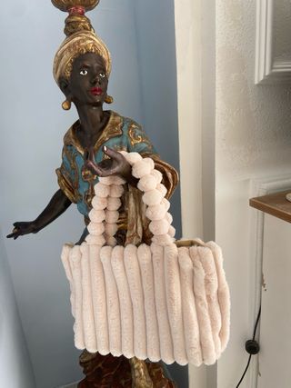 Bolso pelo sintético beige Medidas: cm 46 x 30