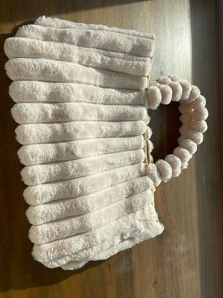 Bolso pelo sintético beige Medidas: cm 46 x 30