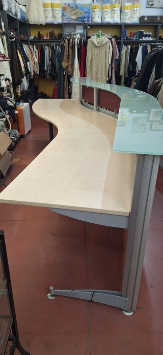 Mostrador de oficina curvo