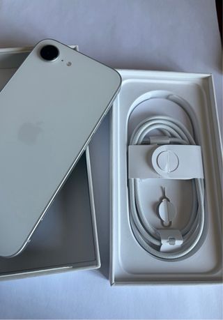 iPhone 16e + 2 fundas