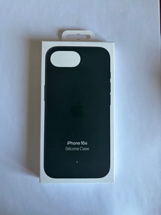 iPhone 16e + 2 fundas