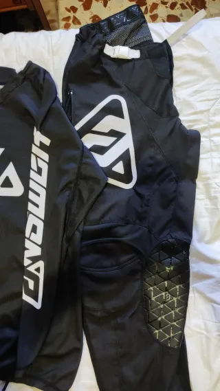 Equipación enduro Answer