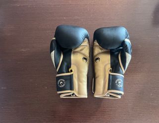 Guantes Venum Elite Negro/Oro 14 Oz