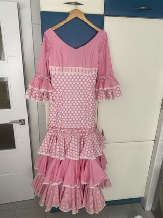 Vestido de flamenca rosa con lunares