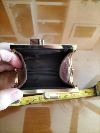 Monedero vintage marrón y dorado