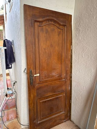 Puerta de madera entrada