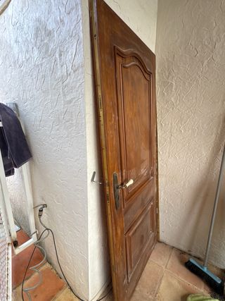 Puerta de madera entrada