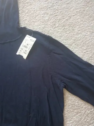 Jersey cuello alto azul marino. Sin estrenar