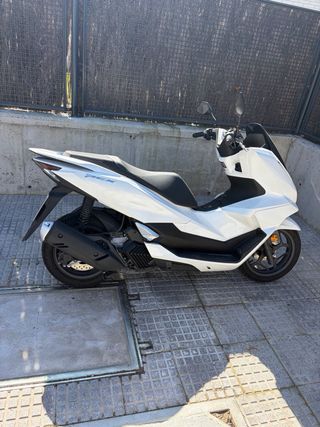 Honda PCX 125 2025 Blanca 1.600 km