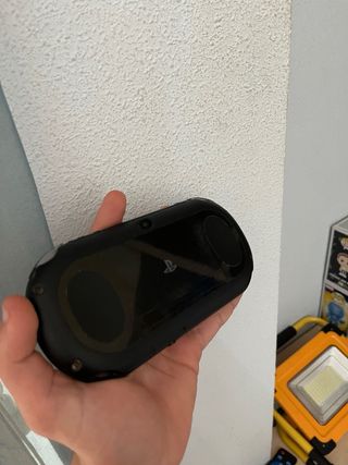 Consola PS Vita + 7 juegos+2 tarjetas de memoria