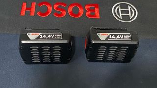 Cargador y 2 Baterías Bosch 14.4V
