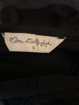 Vestido negro cuello alto manga corta