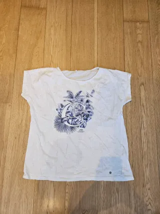 Camiseta blanca cuello redondo estampado tropical