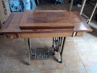 Máquina de coser Alfa antigua