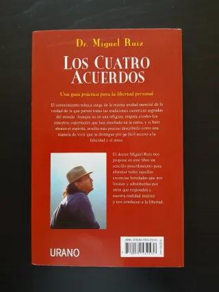 Los Cuatro Acuerdos: Un Libro de Sabiduria Tolteca