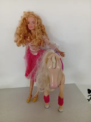 Barbie con cavallo rosa