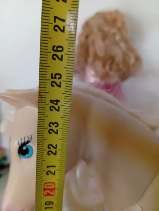 Barbie con cavallo rosa