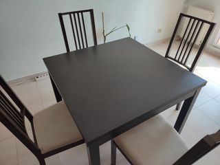 Mesa de comedor con 4 sillas