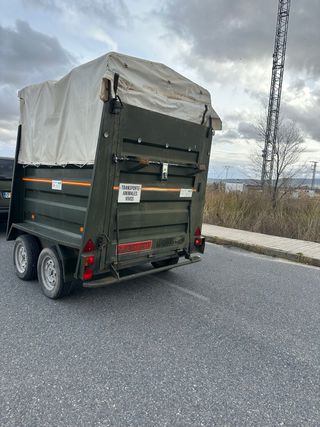 REMOLQUE VAN DE 2 CABALLOS BUENO