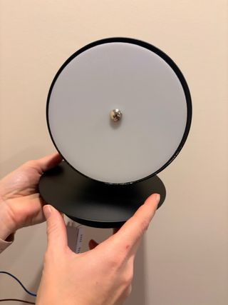 Aplique negro oscilobatiente. Disponibles 2