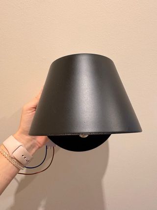 Aplique negro oscilobatiente. Disponibles 2