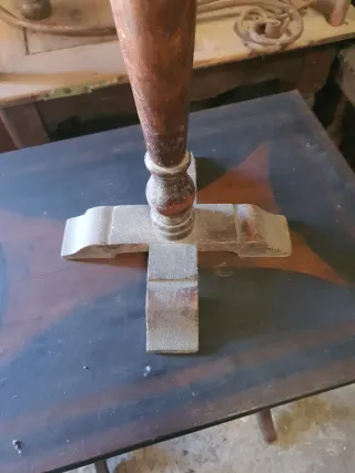 Mesita auxiliar de madera antigua