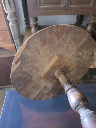 Mesita auxiliar de madera antigua