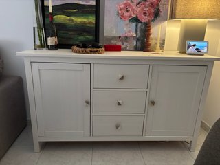 Aparador blanco HEMNES Ikea con tiradores nuevos