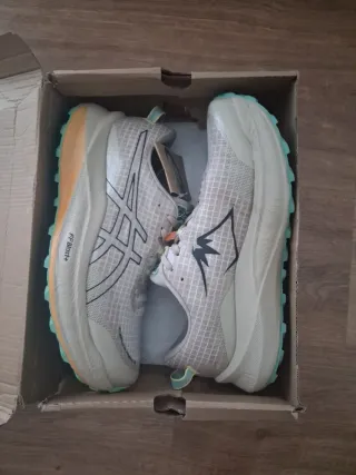 Zapatillas Asics Trabuco Max 3 Beige/Verde