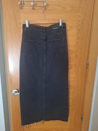 Falda midi vaquera negra Stradivarius Talla XS