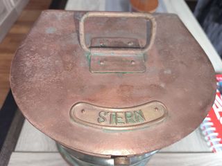 Antiguo Farol náutico de popa Fresnel