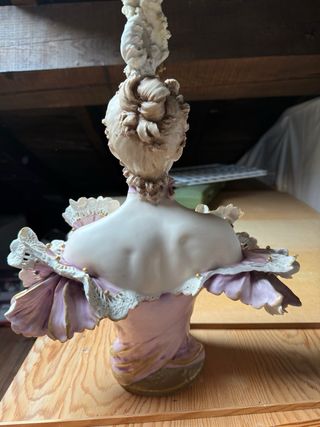 Figura porcelana mujer Turn-Teplitz-Bohemia