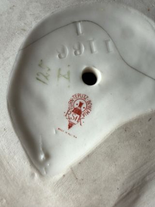 Figura porcelana mujer Turn-Teplitz-Bohemia