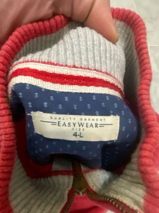 Chaleco de punto rojo con cremallera