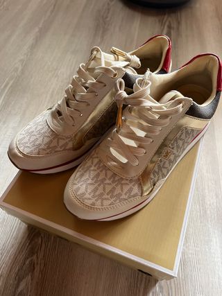 Michael Kors Sneakers Beige y Dorado, talla M7