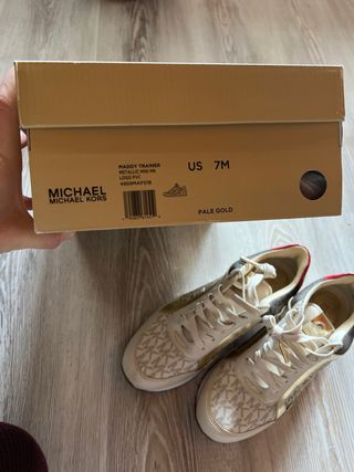 Michael Kors Sneakers Beige y Dorado, talla M7