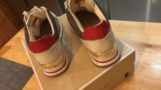 Michael Kors Sneakers Beige y Dorado, talla M7