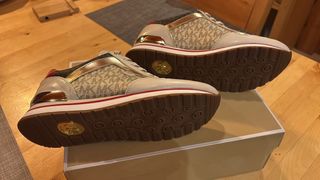 Michael Kors Sneakers Beige y Dorado, talla M7